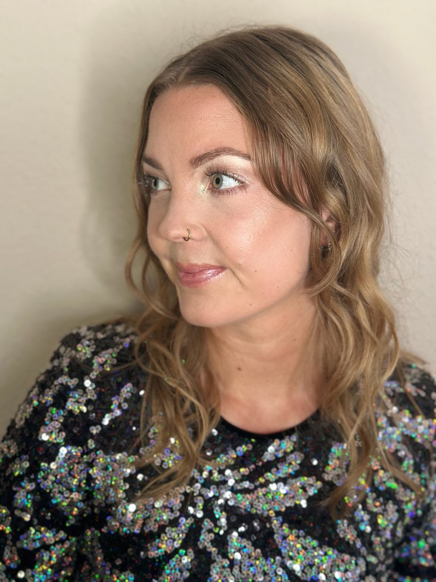 Party-Make-up mit glänzendem Lidschatten